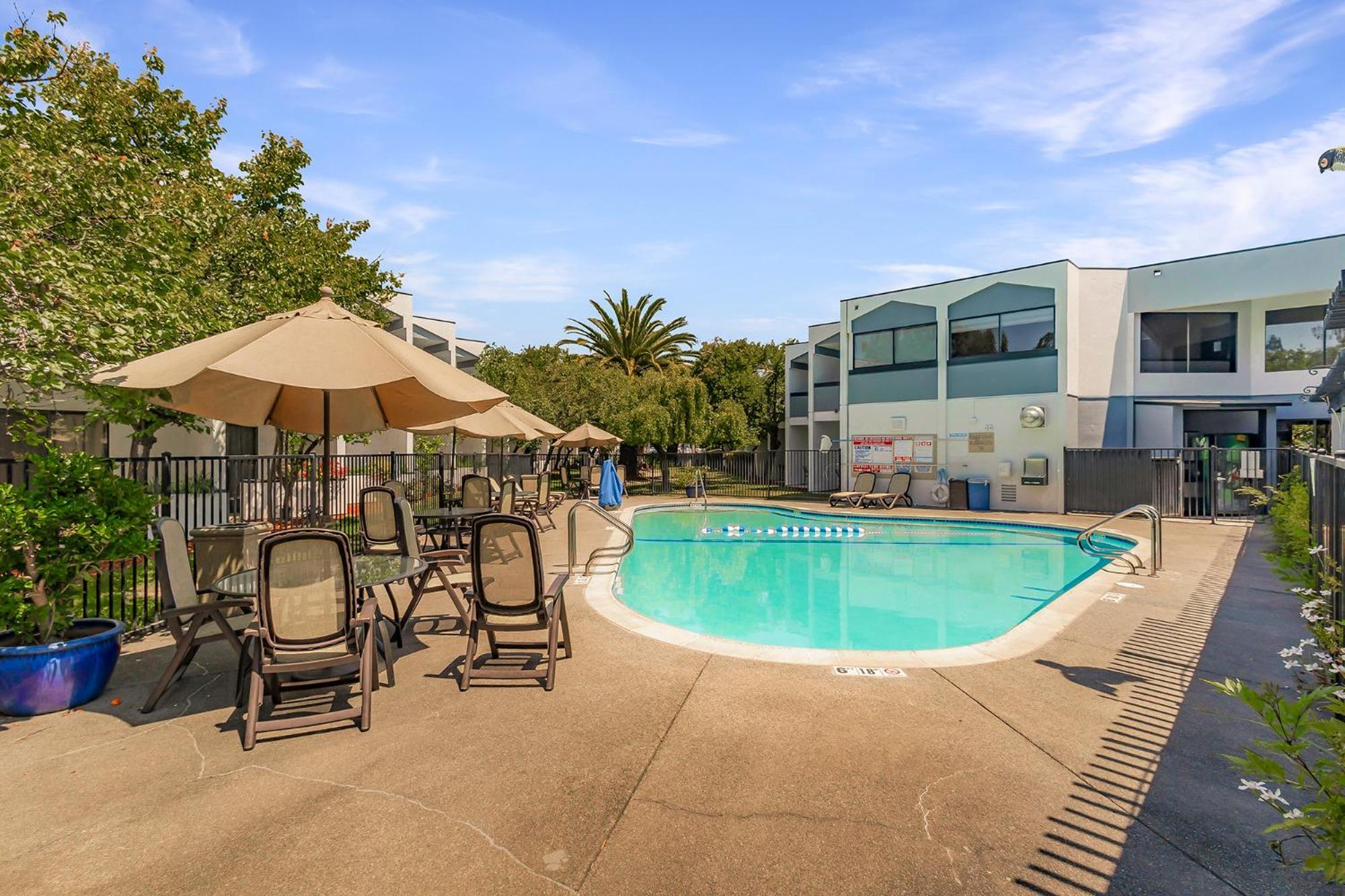 Best Western Plus Wine Country Inn & Suites Santa Rosa Exterior photo